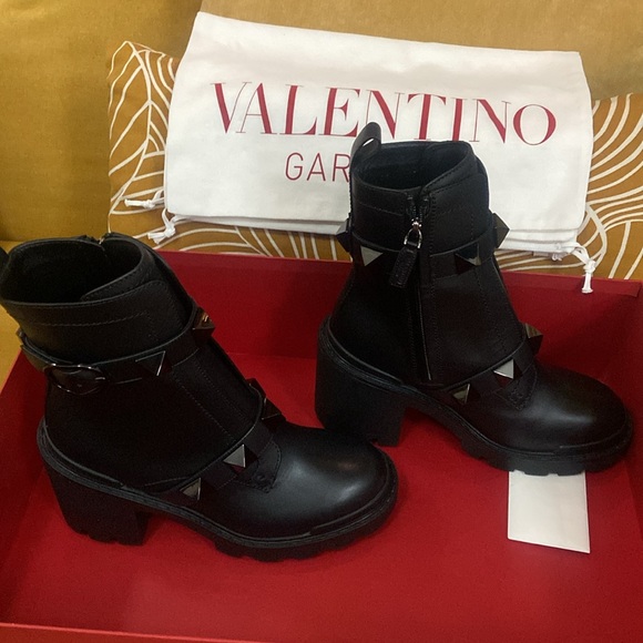 NWT Valentino Román Stud Combat Boots with Studs Black 7.5; Retail $1790 - Picture 2 of 6